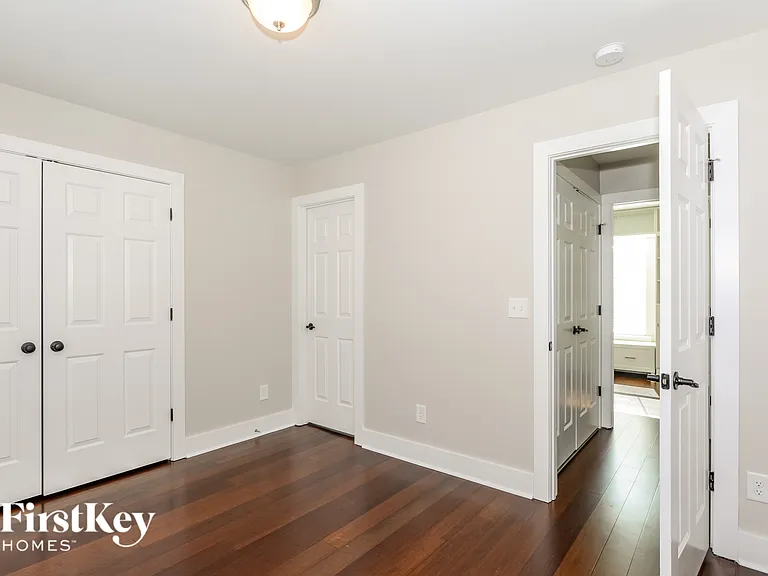 1717 Dallas Ave — Photo 10