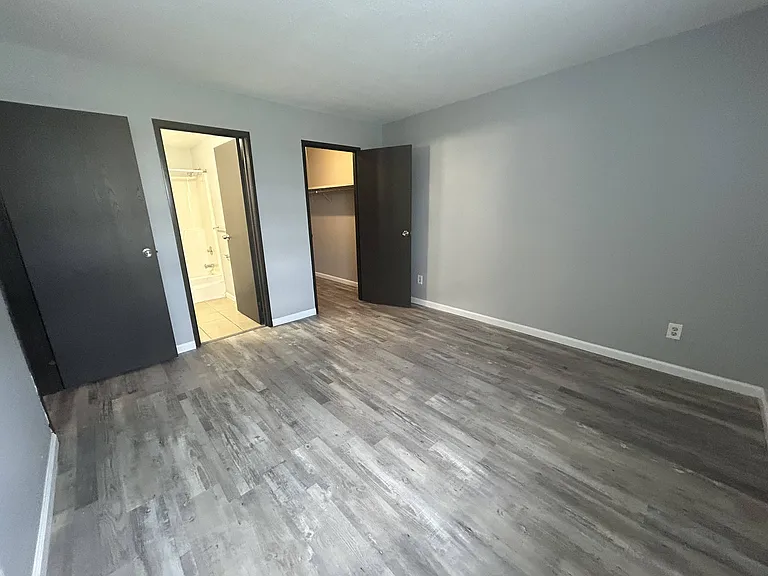 Secor Flats — Photo 54