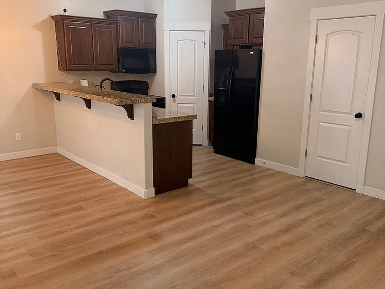 371 S 790 W — Photo 3