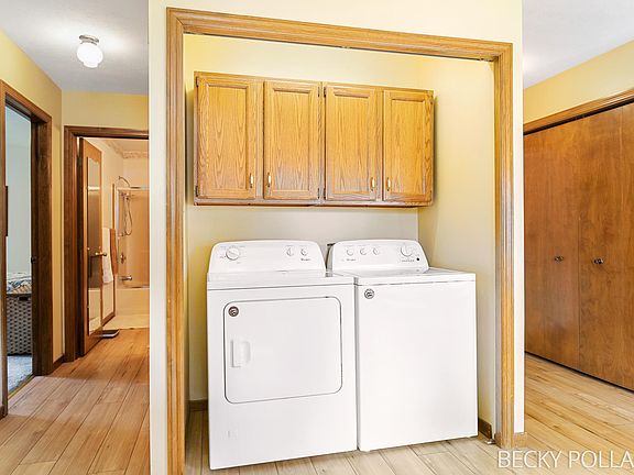 3rd image of 46 Old Mill Dr Unit 24