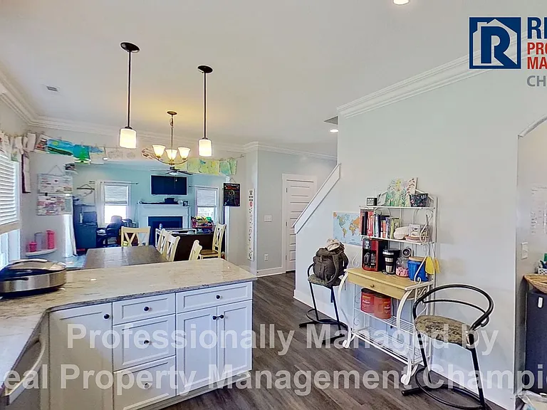 241 E Ivybridge Dr — Photo 7