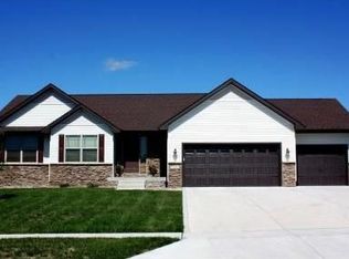 8821 Horizon Rd, Johnston, IA 50131