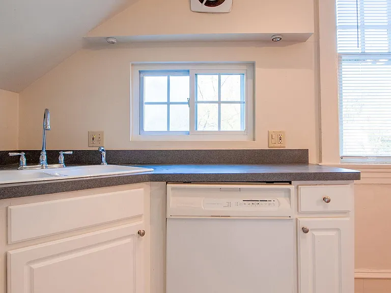 867 Rosedale Rd NE #6 — Photo 6
