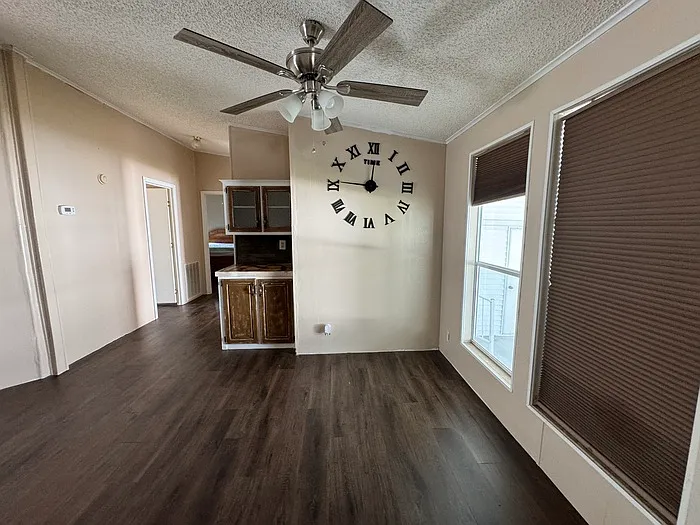 1584 Valiant Dr — Photo 7