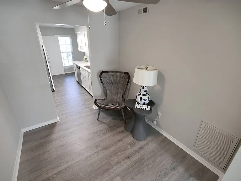 Huntington Apartments — Photo 2