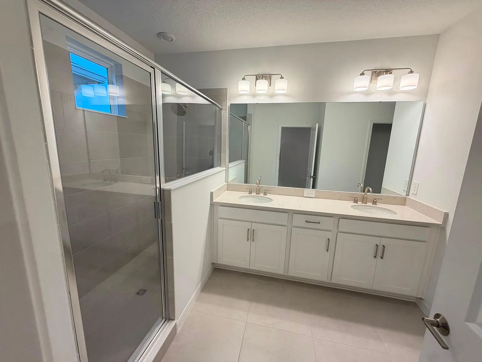 4 bed, 3.5 bath, 2840 sqft, $3,500 — Photo 3