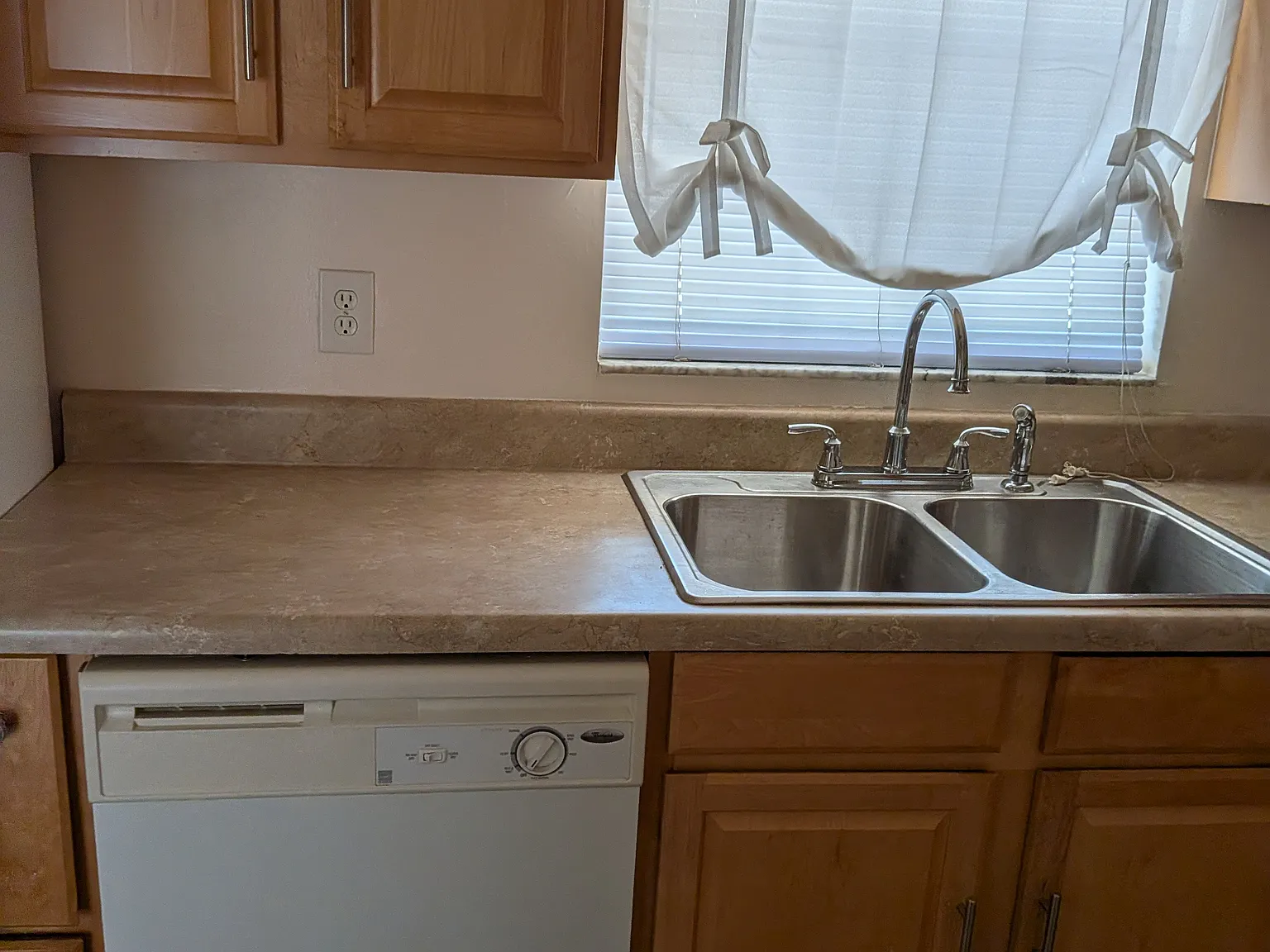 2 bed, 1003 sqft, $1,650 — Photo 3