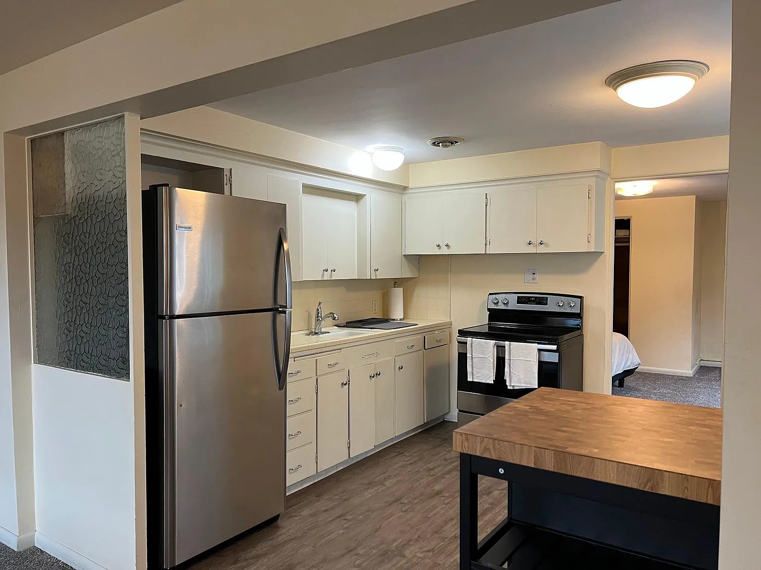 2320 W Crockett St — Photo 3