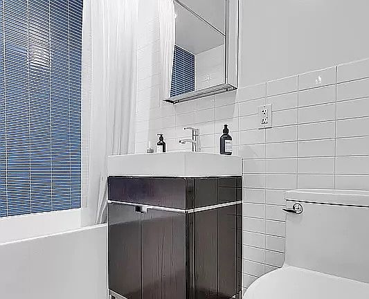 5th image of 210 E 39th St #601