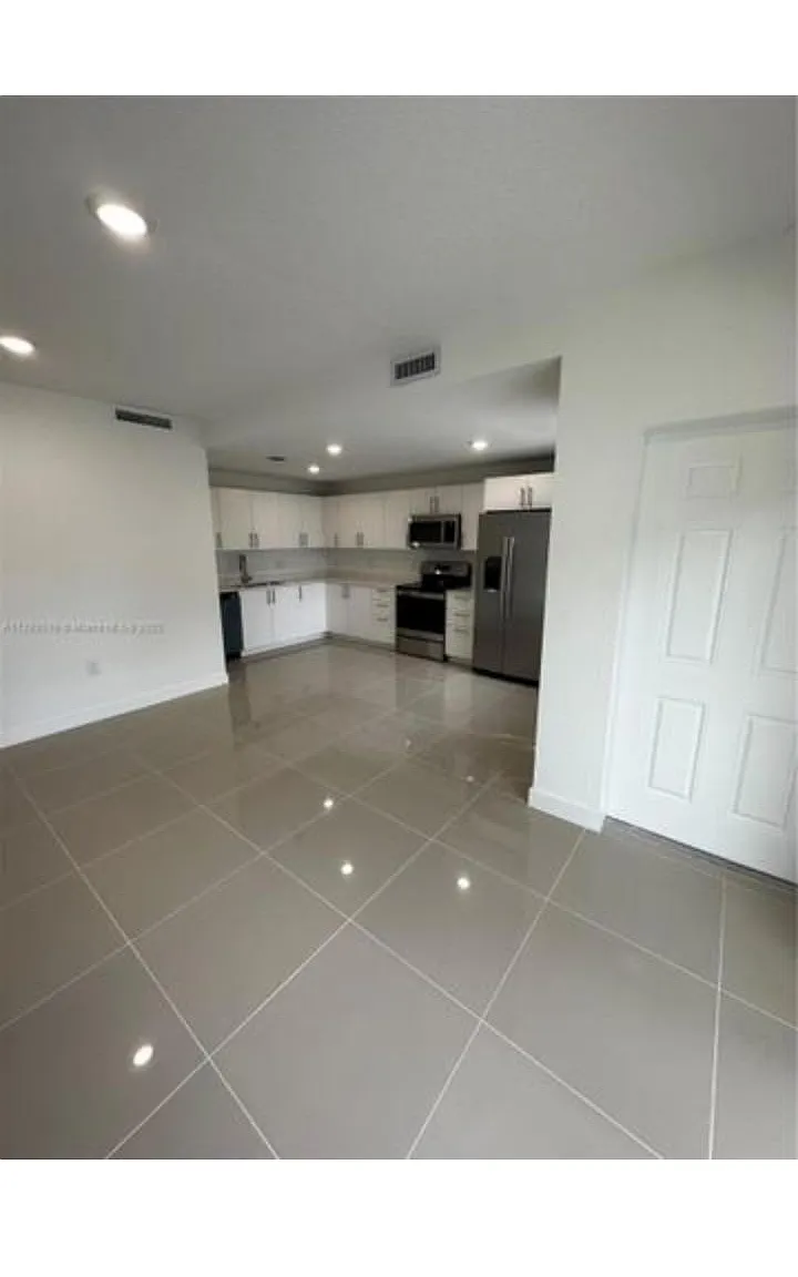 25839 SW 145th Ave — Photo 2