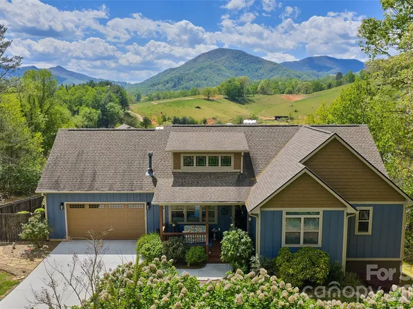 4 Oak Mountain Dr, Leicester, NC 28748