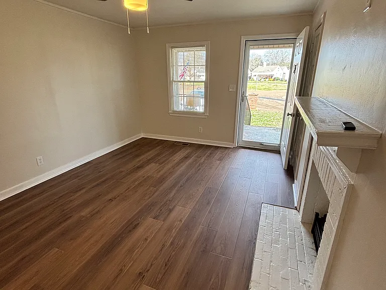 4201 Hawthorne Ave SW — Photo 9