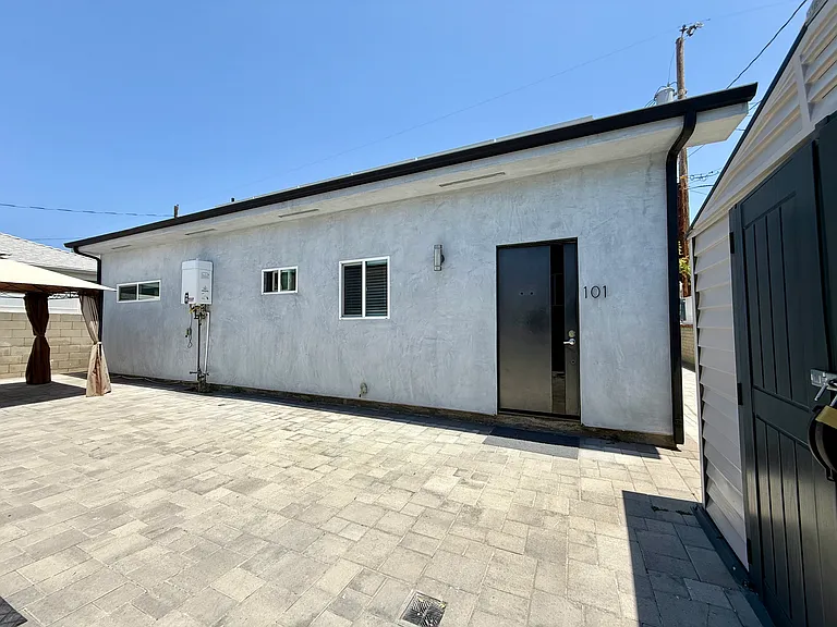 2428 N Lincoln St #101 — Photo 31