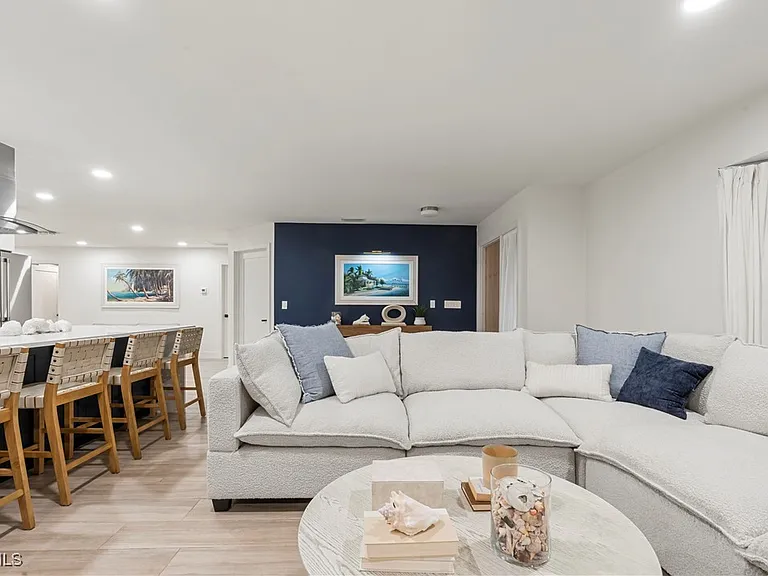 2412 La Salle Ave — Photo 35