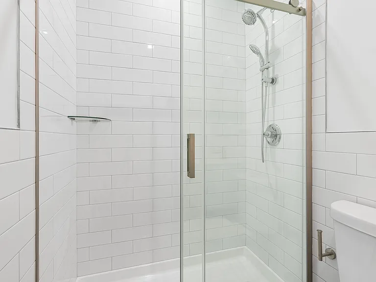 442 W Queen Ln #2 — Photo 9