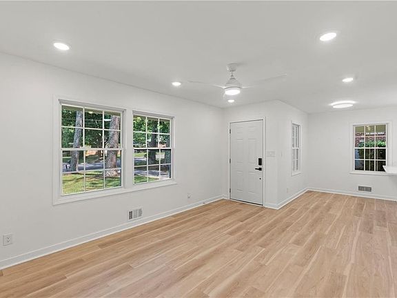 5th image of 1979 Creekside Ct