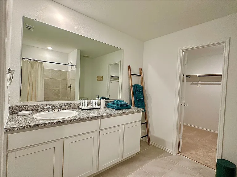 2821 Ozark Cir — Photo 14