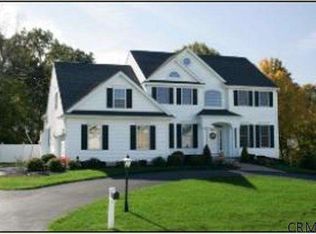 8 Copenhagen Ct, Cohoes, NY 12047