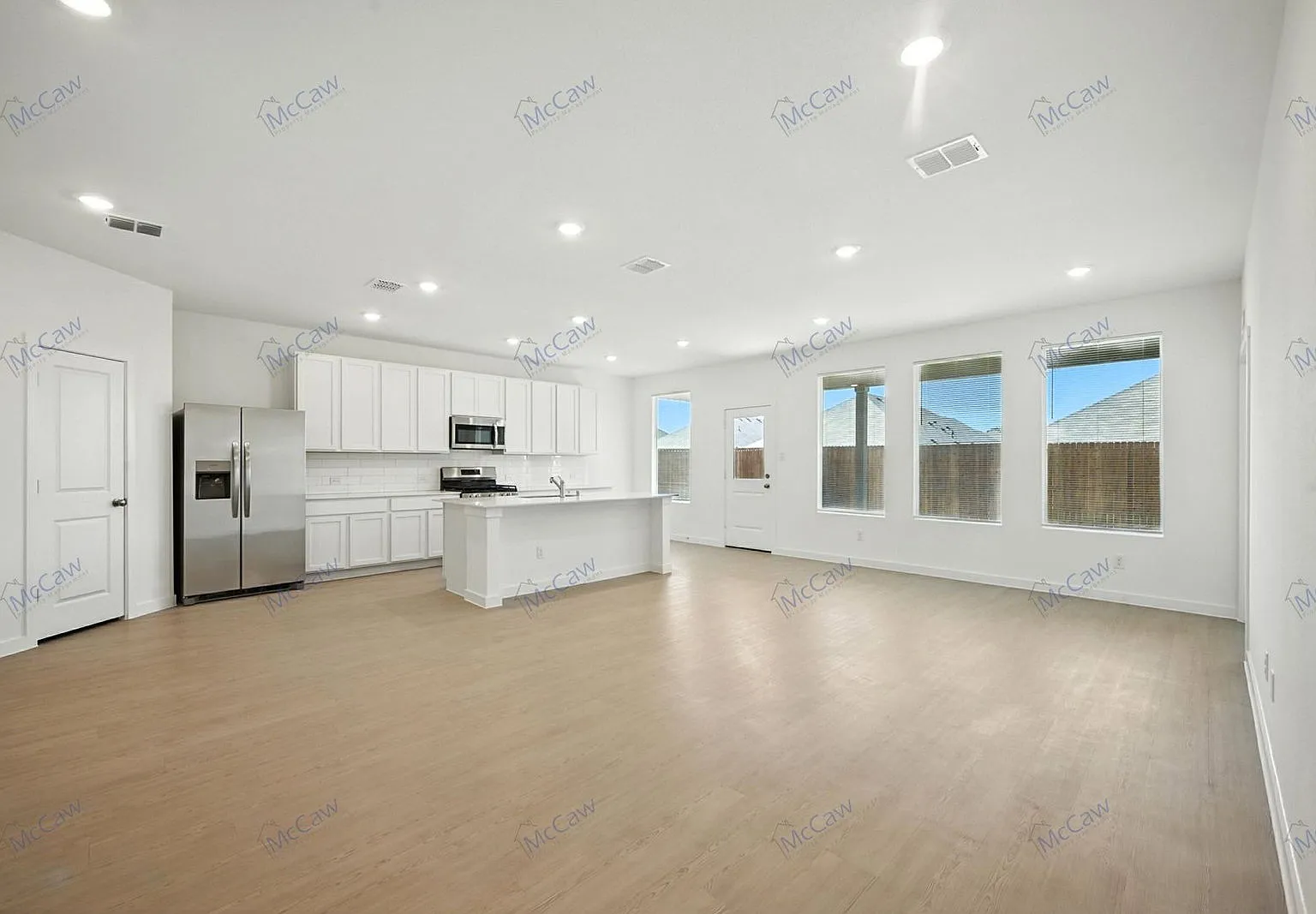 4 bed, 2.0 bath, 2062 sqft, $2,695 — Photo 3