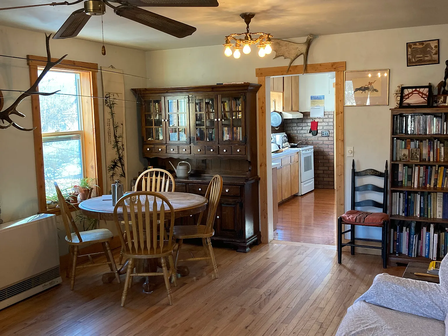 2 bed, 1052 sqft, $1,600 — Photo 2