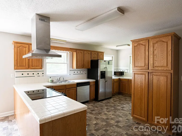 9100 Nash Ave — Photo 2