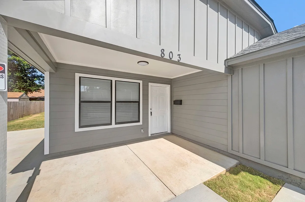 Building Photo - 1109 Cella St