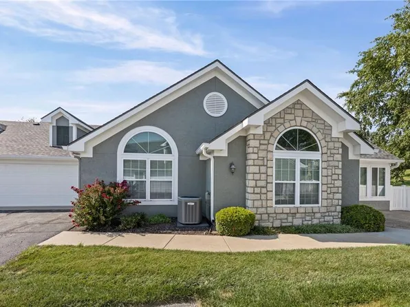 7135 Meadowsweet Ln, Shawnee, KS 66227