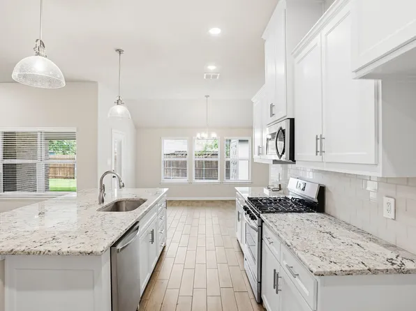 640 Mooney Dr, Saginaw, TX 76179