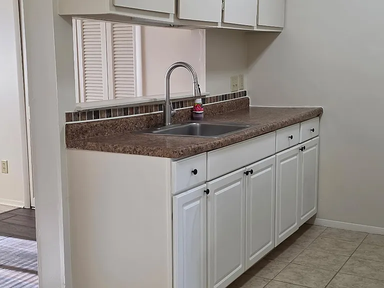 141 S Bates St #4 — Photo 4
