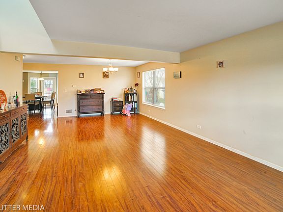 5th image of 2840 Leonard Ln