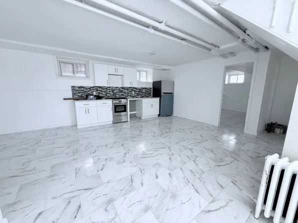 435 Cromwell Avenue image 1 of 10