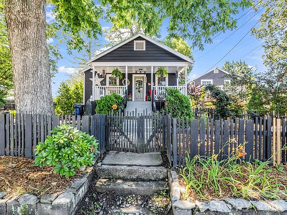 3rd image of 302 Davis St