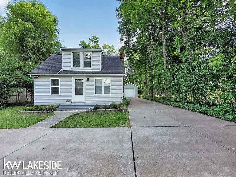 388 E South Blvd — Photo 1