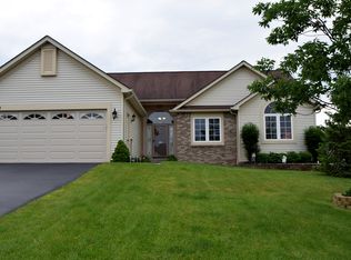 1083 Channing Woods Dr, Webster, NY 14580