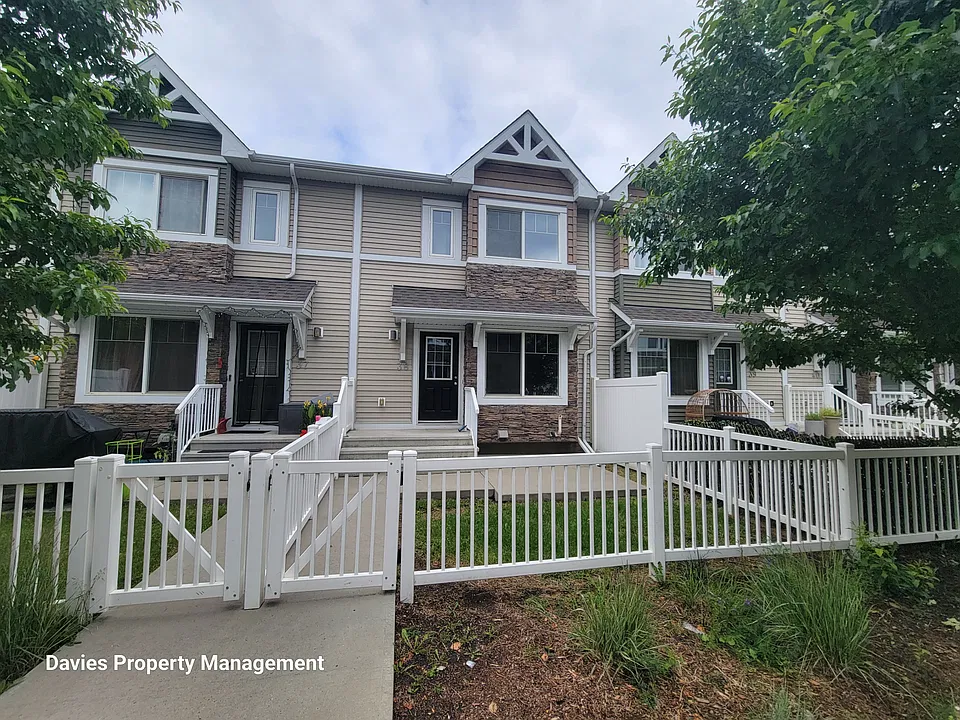 415 Clareview Rd NW #38