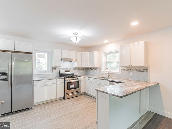 5th image of 2344 Stanton Ave