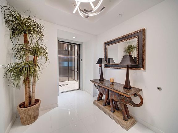 4th image of 851 NE 1st Ave Unit 3003