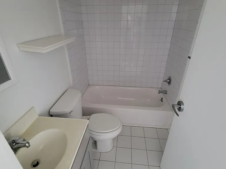 2231 Bryn Mawr Ave #7 — Photo 4