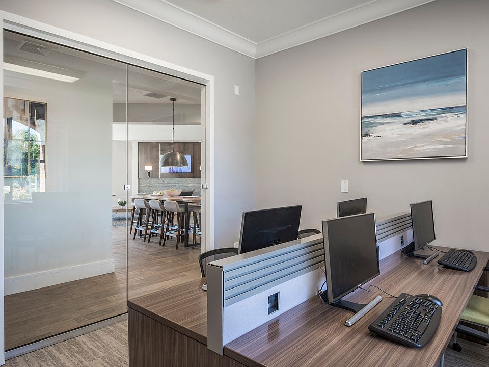 Fully-Equipped Business Center