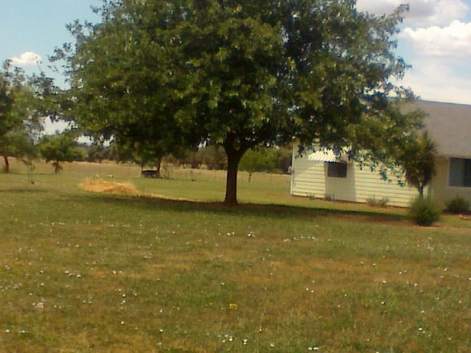 side of house fm driveay