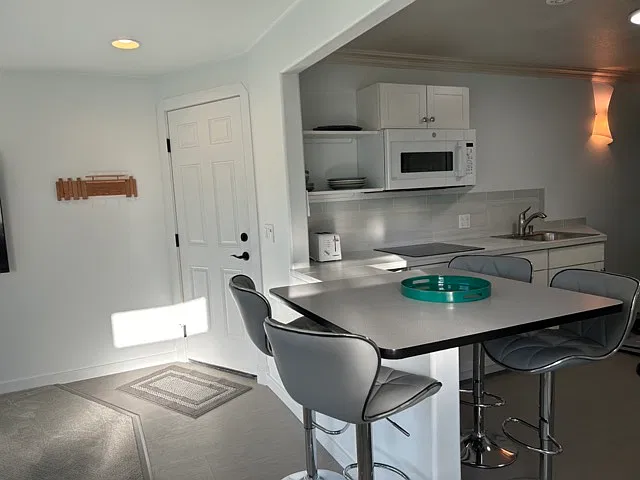 1 bed, 850 sqft, $1,700 — Photo 4