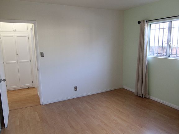 5th image of 836 N Fuller Ave