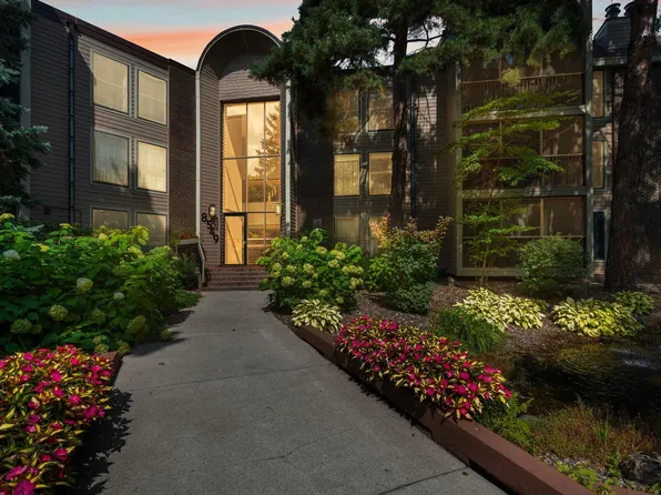 8549 Irwin Rd APT 239, Bloomington, MN 55437