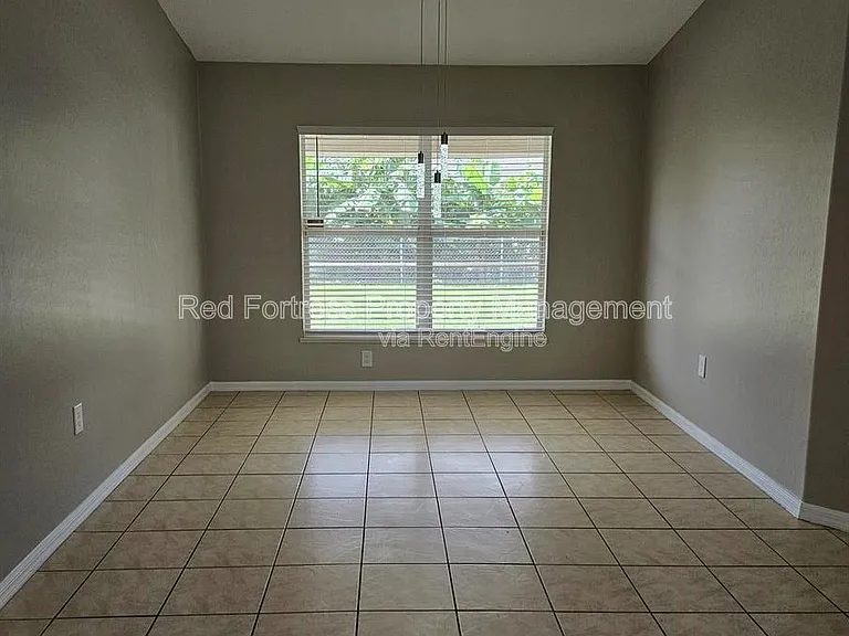 1138 NW 15th Ter — Photo 6