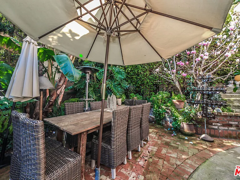 1367 N Beverly Dr — Photo 40