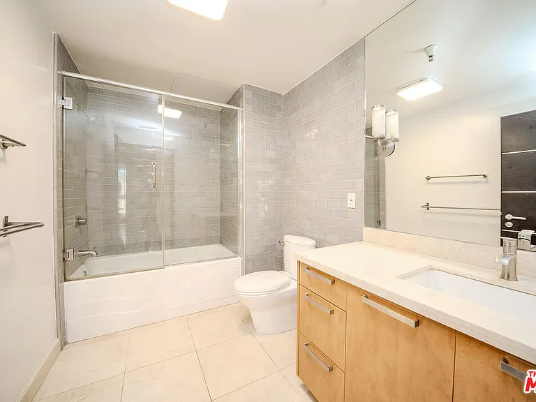 702 S Serrano Ave #501 — Photo 11