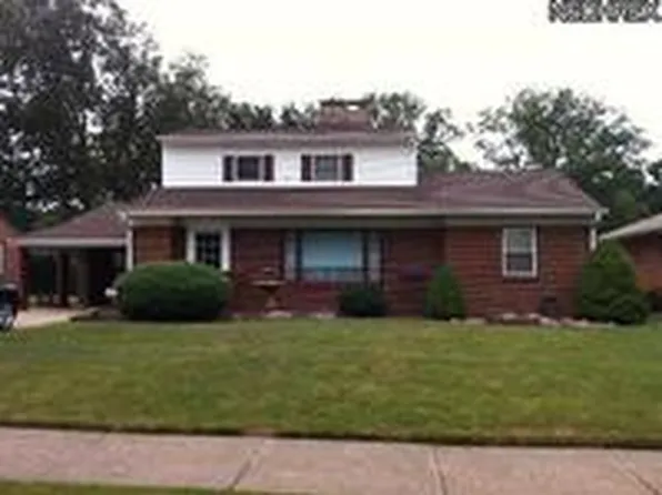 1147 S Guarnieri Dr NE, Warren, OH 44483