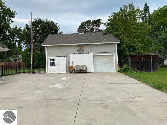 4th image of 421 N Elmwood Ave