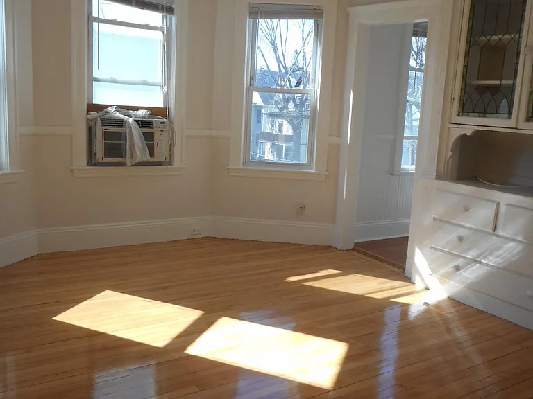 58 Lithgow St #3 — Photo 1