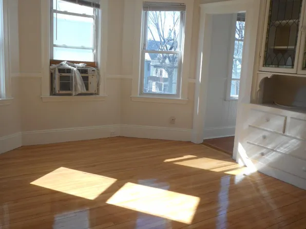 58 Lithgow St APT 3, Dorchester Center, MA 02124